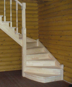 Деревянная лестница на дачу, заказ дачной лестницы