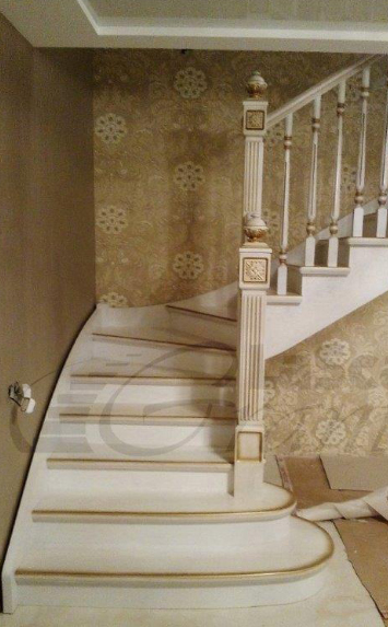 Элитные деревянные лестницы в коттедж на второй этаж под заказ Беларусь