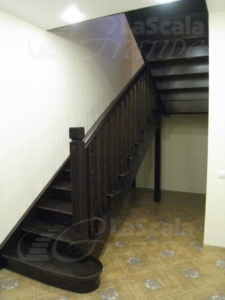лестница в дом из дуба на второй этаж