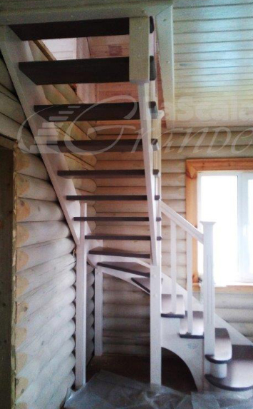 д. Горовые лестница в дом на второй этаж из дерева