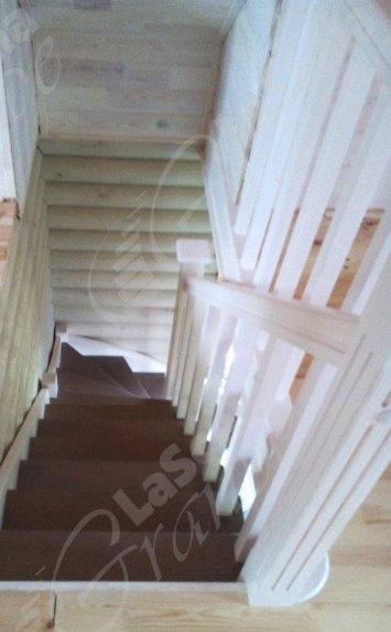 деревянная лестница в дом на дачу